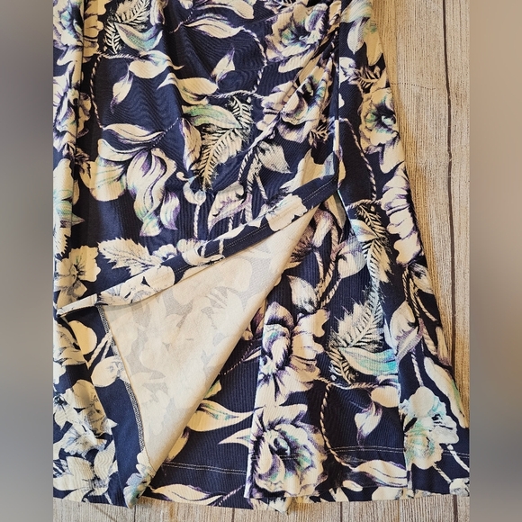 Soft Surroundings Size Medium Faux Wrap Blue Floral Shapely Anywhere Dress - Picture 8 of 10